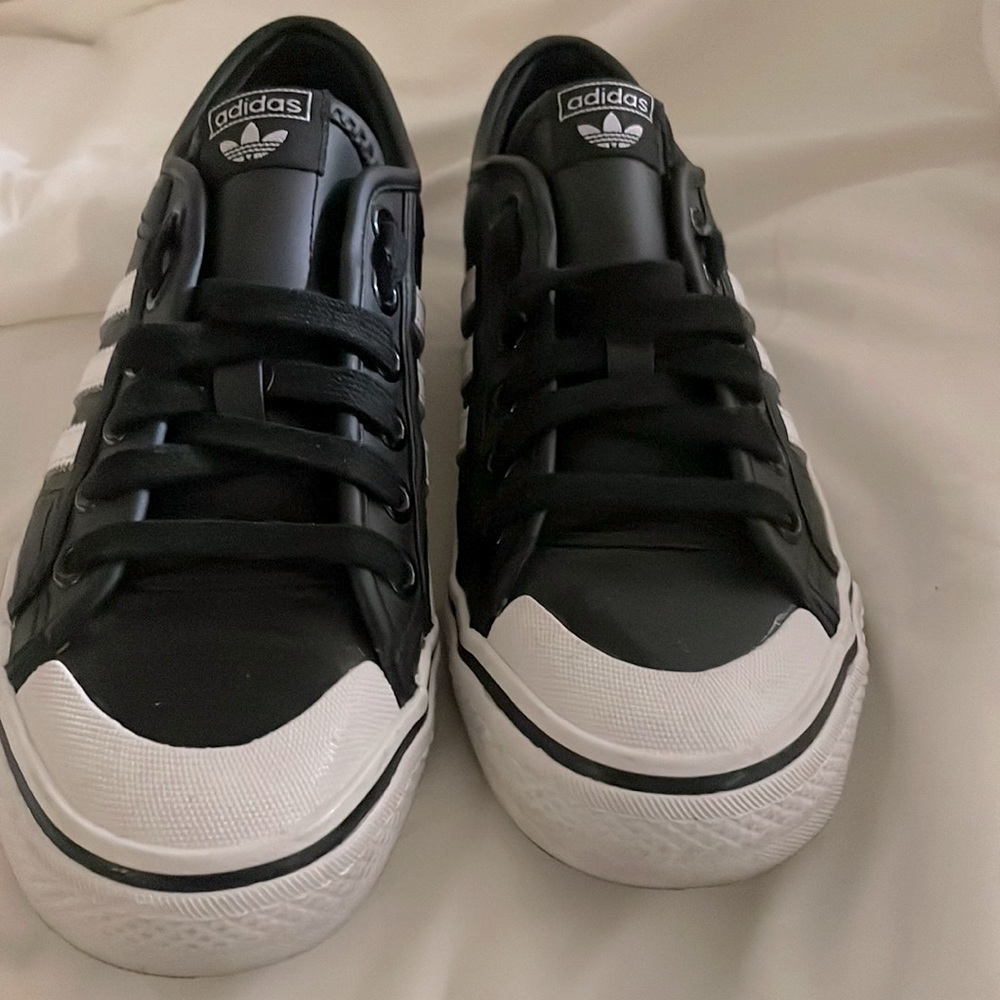 Kids Adidas shoes size 5